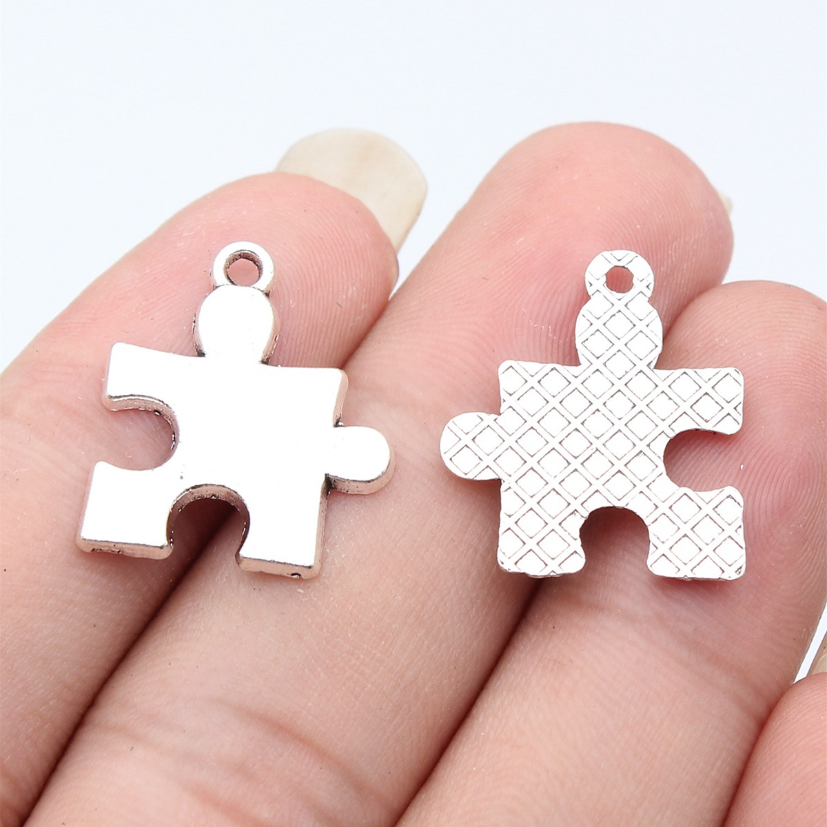 WYSIWYG 10pcs 23x20mm 2 Colors - Jewelry Making Game 评论和价格