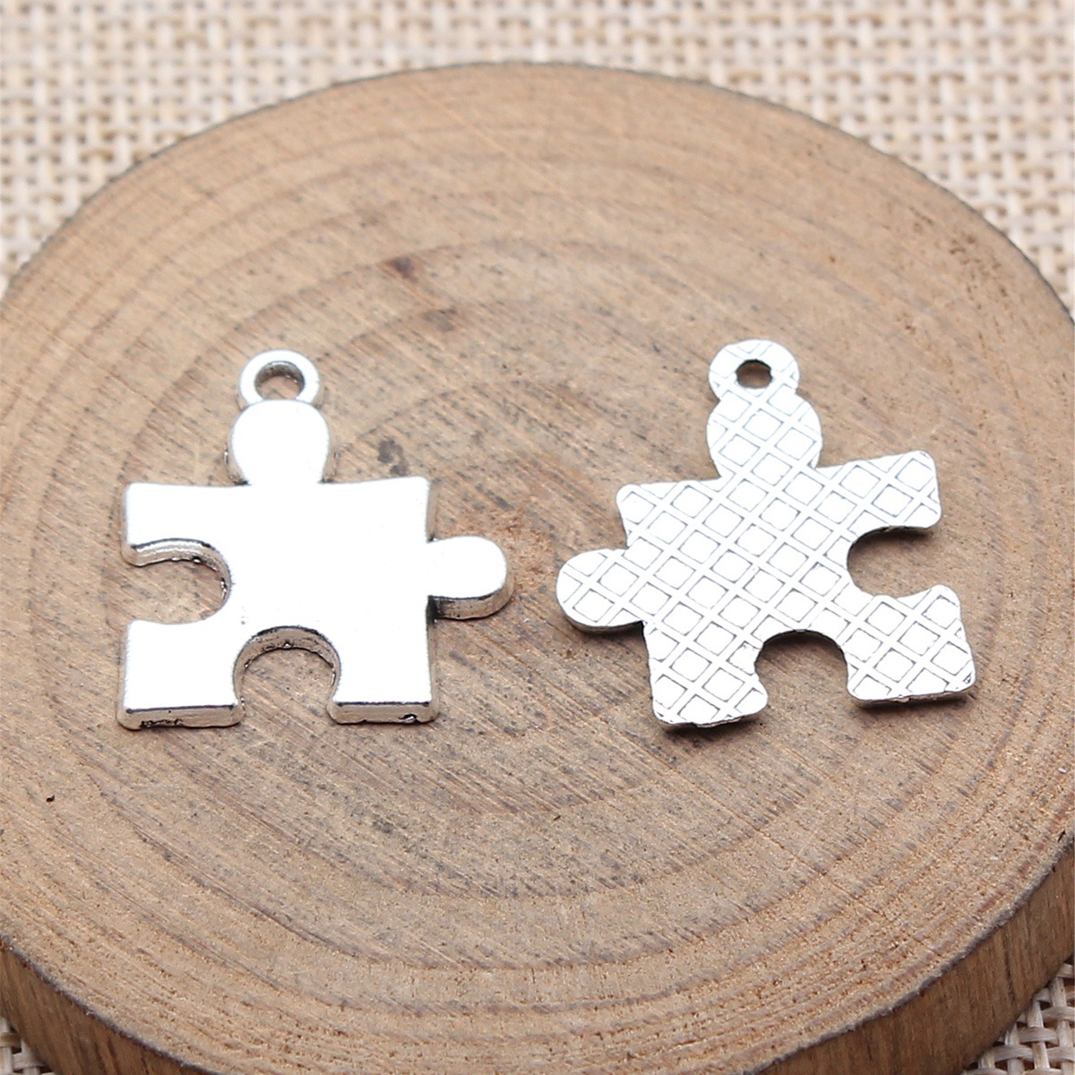 WYSIWYG 10pcs 23x20mm 2 Colors - Jewelry Making Game 评论和价格